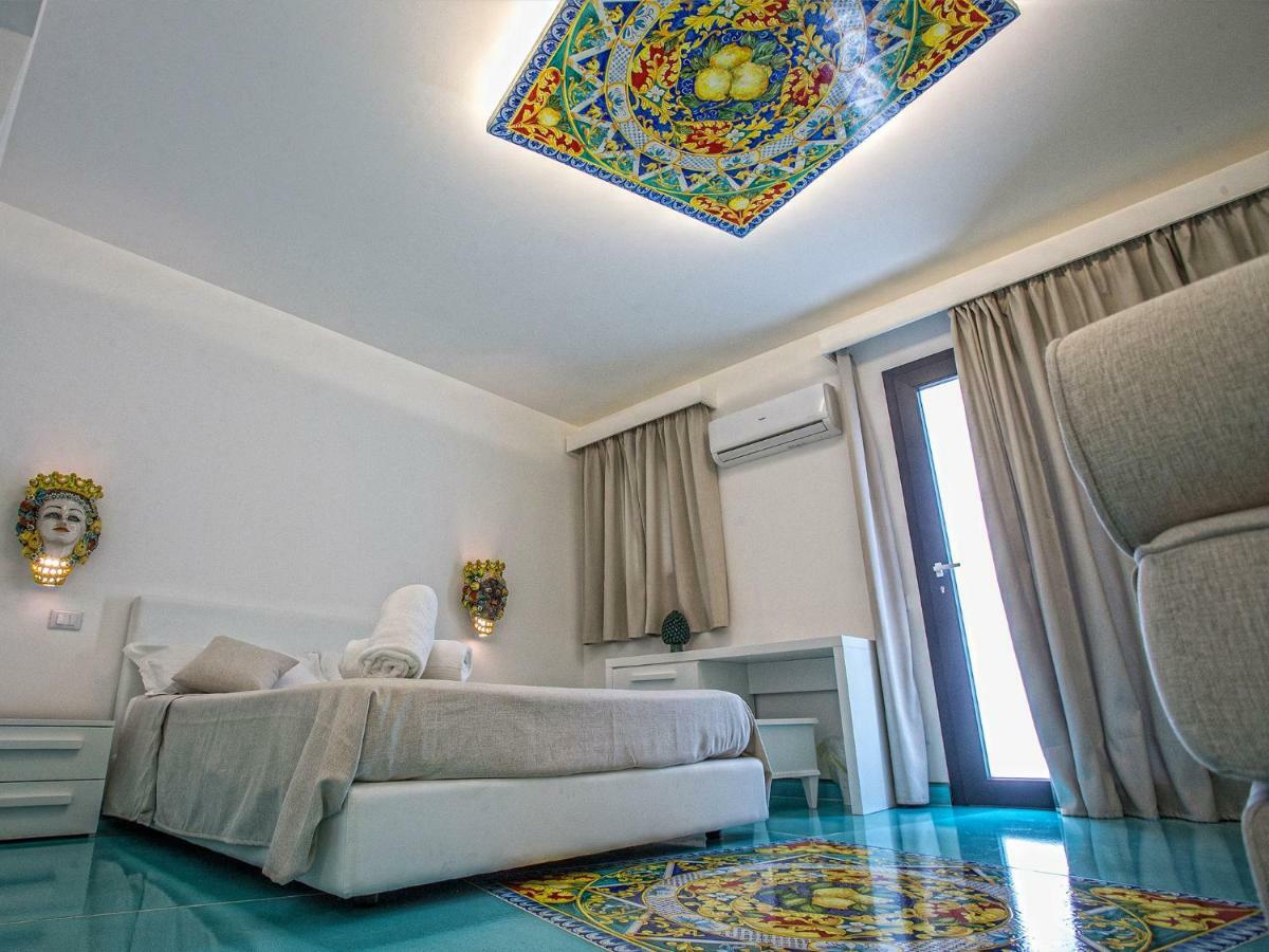 Bed and Breakfast Tra Le Braccia Di Morfeo Terrasini Exterior foto